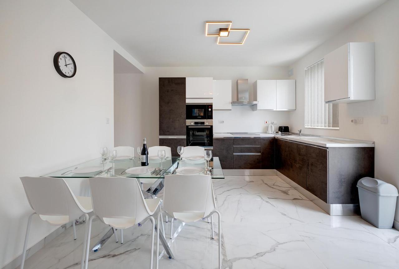 Stylish 2Br Apartment In Central St Julians Saint Julian's Bagian luar foto