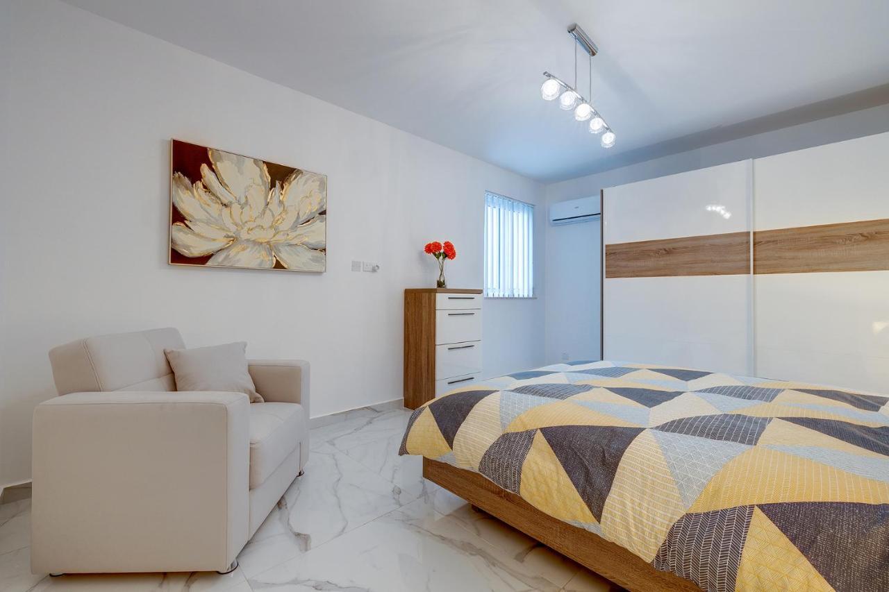 Stylish 2Br Apartment In Central St Julians Saint Julian's Bagian luar foto