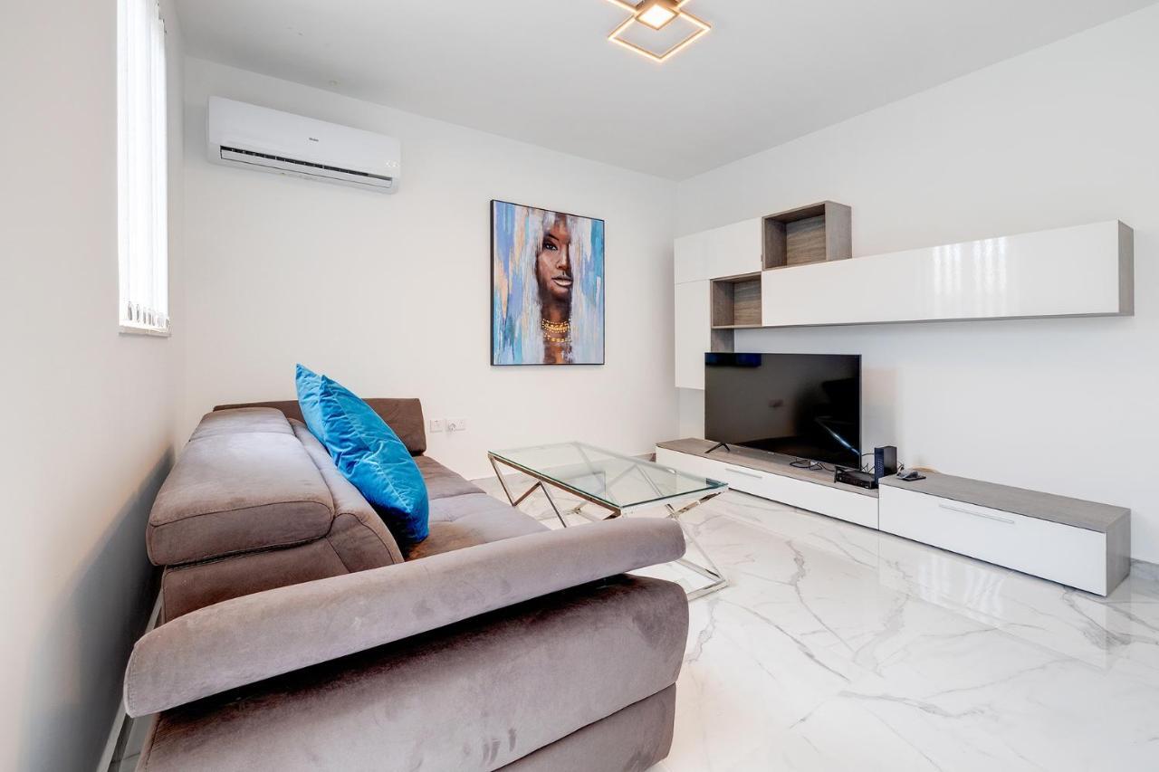 Stylish 2Br Apartment In Central St Julians Saint Julian's Bagian luar foto