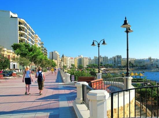Stylish 2Br Apartment In Central St Julians Saint Julian's Bagian luar foto