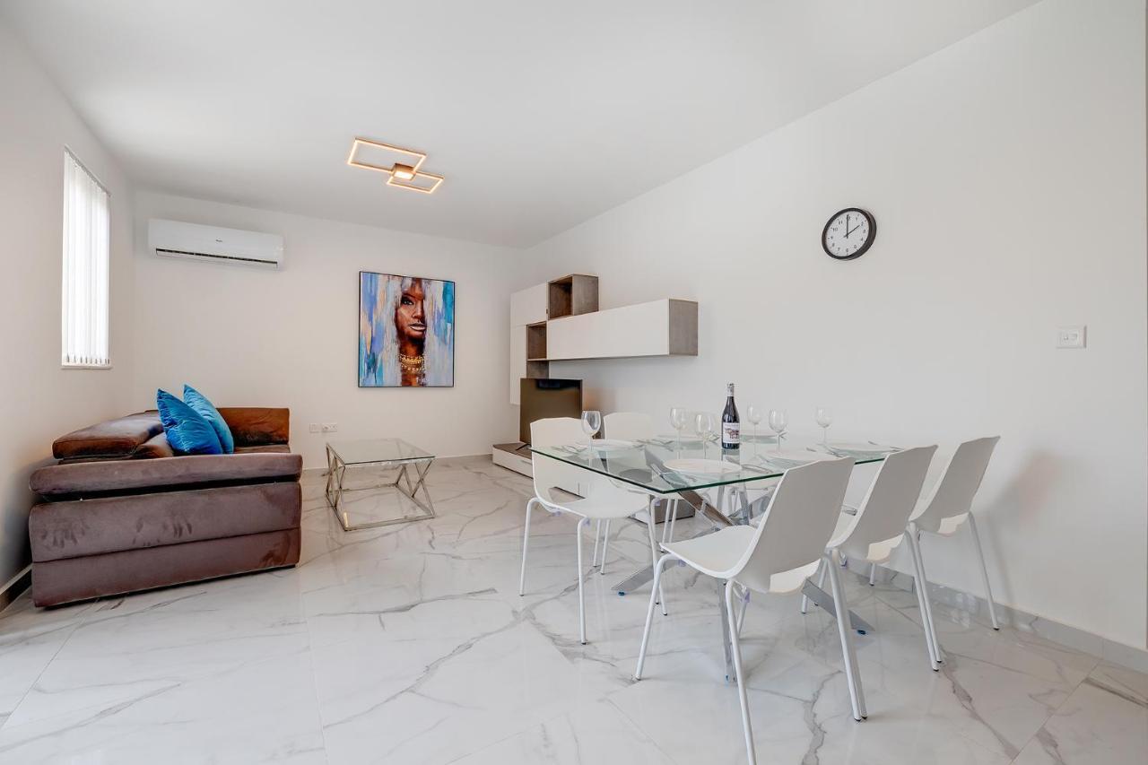 Stylish 2Br Apartment In Central St Julians Saint Julian's Bagian luar foto