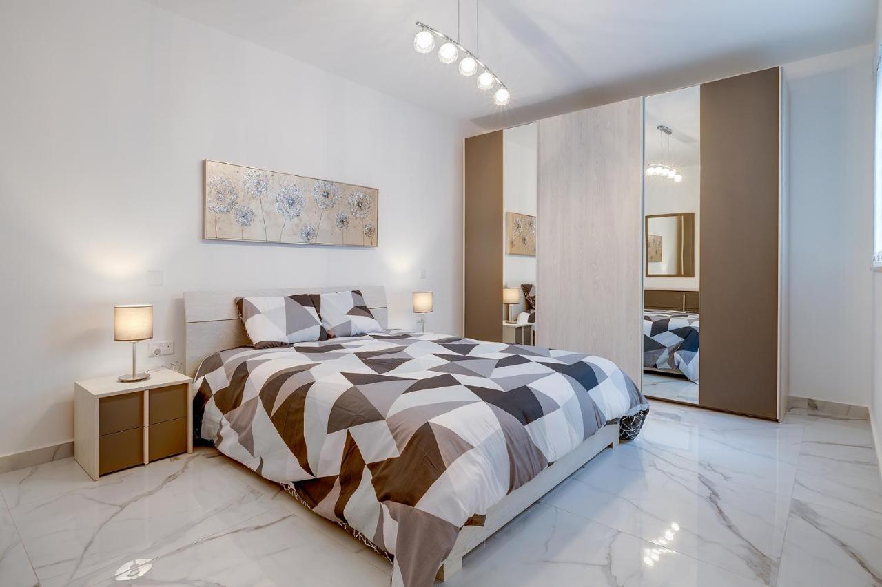 Stylish 2Br Apartment In Central St Julians Saint Julian's Bagian luar foto