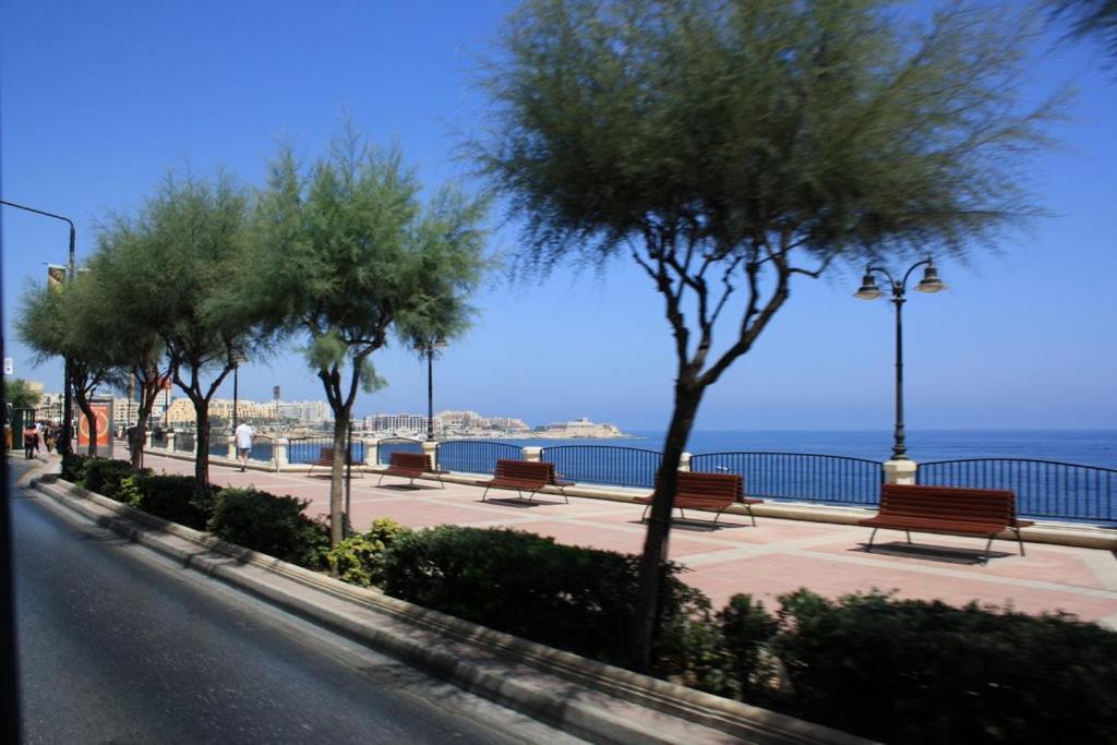 Stylish 2Br Apartment In Central St Julians Saint Julian's Bagian luar foto