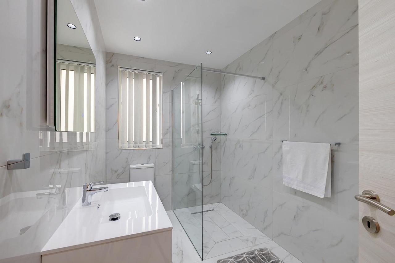 Stylish 2Br Apartment In Central St Julians Saint Julian's Bagian luar foto